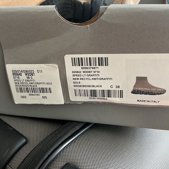 💯 AUTHENTIC Balenciaga Speed LT Graffiti Sneaker in BEIGE/BLACK !!! NWT - Picture 3 of 6